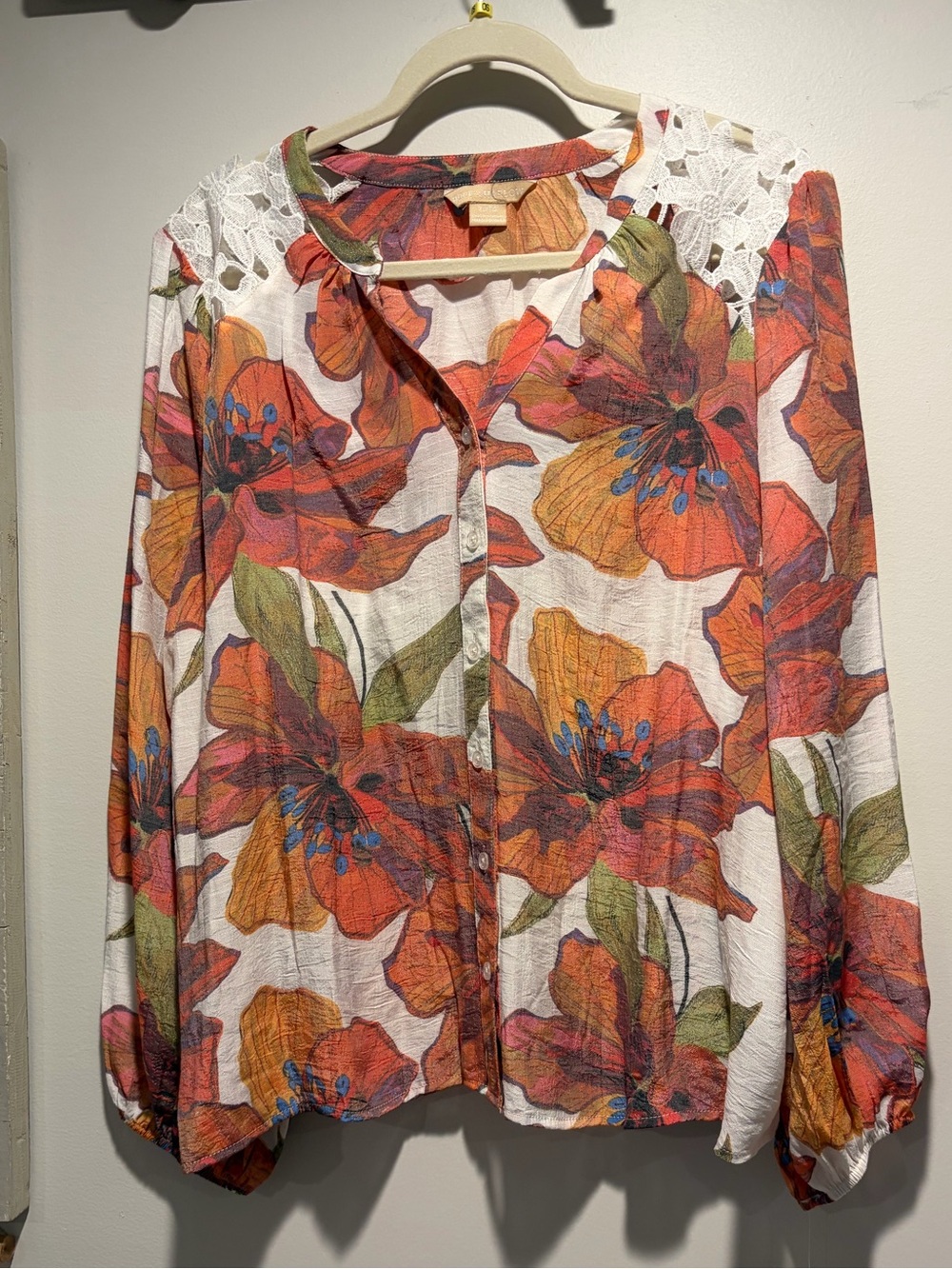 NWT Hope and Harlow Floral Button-Front Blouse